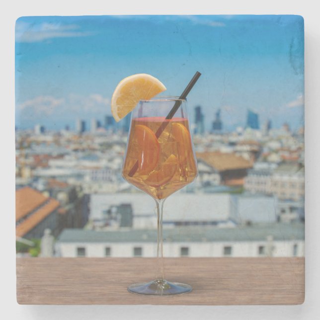 Spritz Cocktail auf einem Tisch mit Blick auf Mail Steinuntersetzer (Vorderseite)