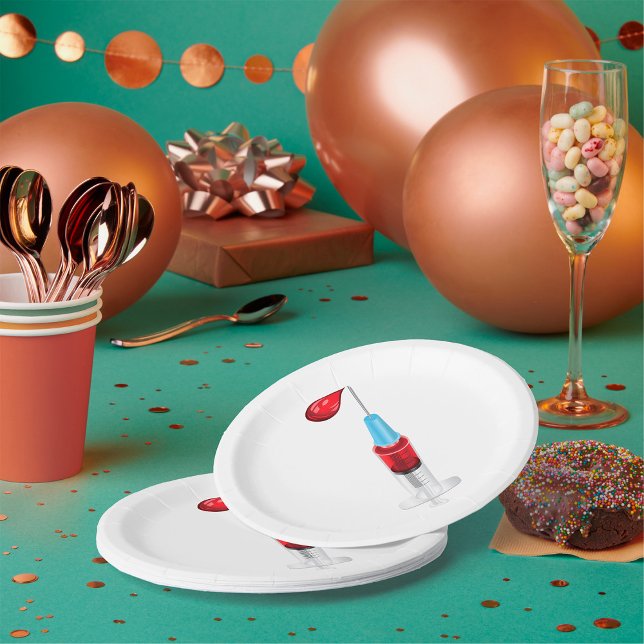 Spritze mit rotem Tropfen Pappteller (Von Creator hochgeladen)