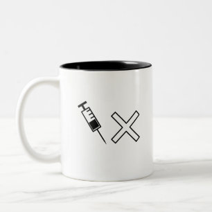 Spritze und x Symbol für keinen Impfstoff Zweifarbige Tasse