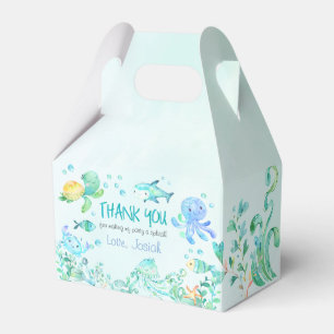 Spritzen unter dem geschenkschachtel