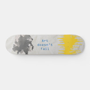 Spritztechnik-Kunstdesign. Schwarz und Gelb kombin Skateboard