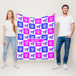 Sprocker Spaniel Dog & Paw Print Hot Pink und Blue Fleecedecke