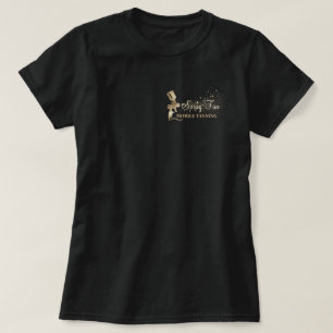 Sprühen von Bräunungslack T-Shirt