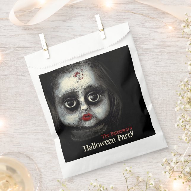 Spuk Halloween-Party der Creepy Doll mit Name Geschenktütchen (Ausgeschnitten)