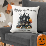 Spuk House Halloween Kissen<br><div class="desc">Fügen Sie Ihrem Halloween-Dekor eine spielerische und gemütliche Touch mit diesem festlichen Kissen hinzu. Das Spuk, schwarz-weiß gestaltete Kissen zeigt ein Orangenhaus mit Orangenakzenten aus einem leckeren Baum, Kürbissen und Jack-o-Laternen. Niedliche Geister- und Fledermausdetails vervollständigen das skurrile Aussehen, zusammen mit einer Mischung aus einfacher Schrift und Schrift-Typografie. Dieses Kissen eignet...</div>