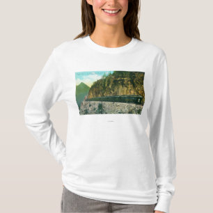 Spur nördlich des felsigen Punktes, des weißen T-Shirt