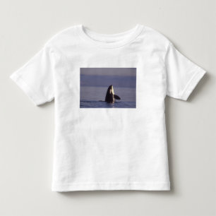 Spyhopping Orca Schwertwal (Orca orcinus) nahe Kleinkind T-shirt