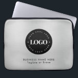 Square Magnet Silver & Black Business Logo Laptopschutzhülle<br><div class="desc">Diese elegante Laptop-Hülle wäre ideal für Ihre geschäftlichen und persönlichen Bedürfnisse. Fügen Sie einfach das gewünschte Logo hinzu,  indem Sie auf "Personalisieren" klicken.</div>