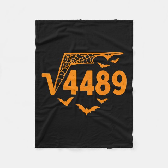 Square Root 4489 Funny Halloween Meme 67 Math Teac Fleecedecke (Vorderseite)
