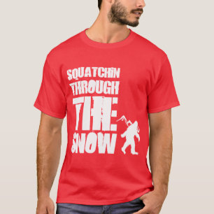 Squatchin durch den Schnee T-Shirt