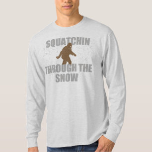 Squatchin durch den Schnee-T - Shirt
