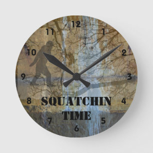 Squatchin Zeit Runde Wanduhr