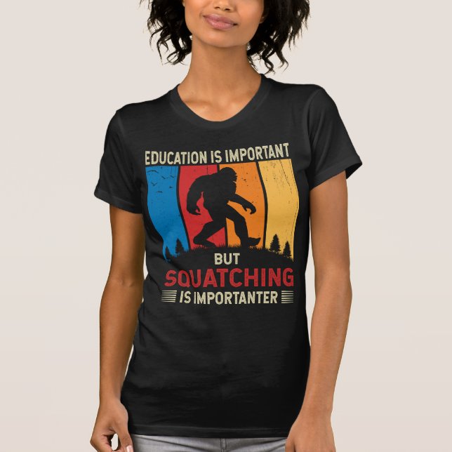 Squatching ist wichtiger Lustiger Sasquatch Bigfoo T-Shirt (Vorderseite)