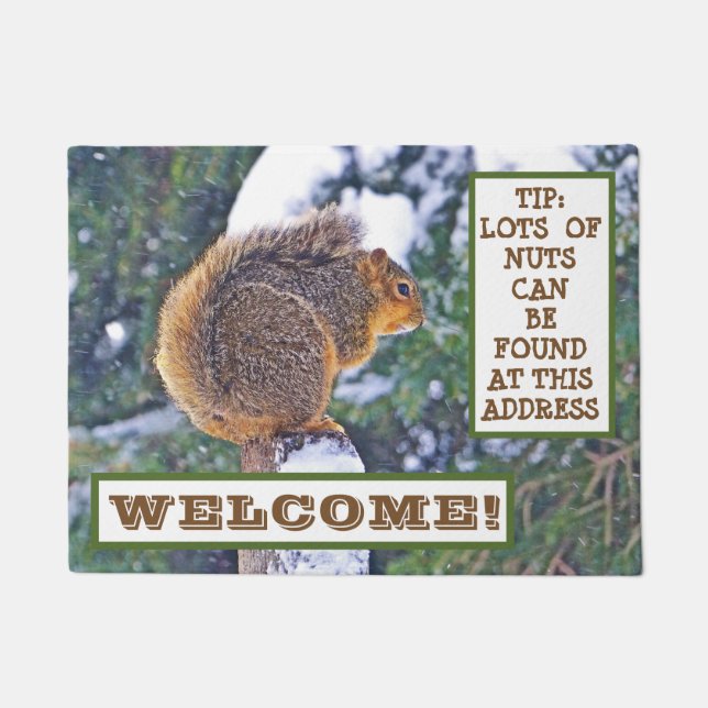 SQUIRREL AUF SCHNEEBEDECKTEN POST/SUCHEN NACH NUTS FUßMATTE (Vorderseite)