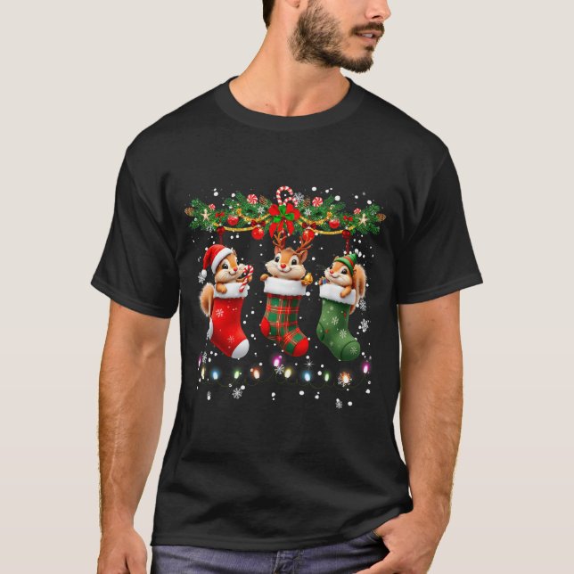 Squirrel In Christmas Socks Lights Squirrel Xmas  T-Shirt (Vorderseite)