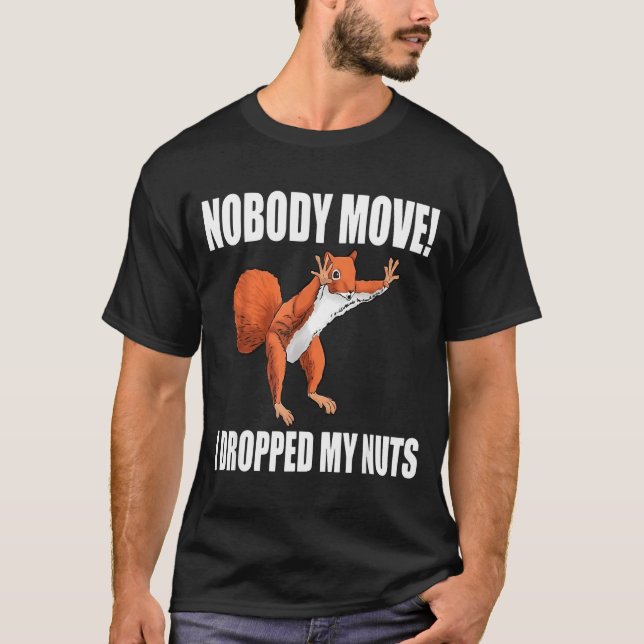 Squirrel Nobody Move I Dropped My Nuts  T-Shirt (Vorderseite)