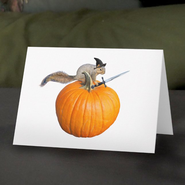 Squirrel with Sword on Halloween Pumpkin Card Karte (Von Creator hochgeladen)