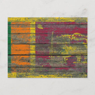 Sri Lanka-Flagge auf rauhen Holzplanken Effekt Postkarte