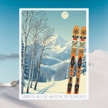 St. Anton Austria Europe Skiurlaub Postkarte<br><div class="desc">Servus aus den schneebedeckten Bergen von St. Anton,  Österreich,  in Europa! Wir hoffen,  dass Sie einen wunderschönen Skiurlaub haben. Diese Postkarte zeigt eine wunderschöne,  blau-graue Berglandschaft mit Retro-Skischulen in orangefarbenem Stammesmuster. Alle Textsätze können an Ihren Anzug angepasst werden!</div>
