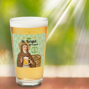 St. Brigid von Irland und ihr Bierfass Glas