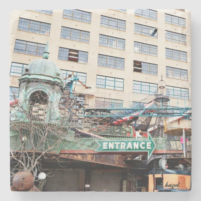 St. Louis, Museumseingang, Saint-Louis-Untersetzer Steinuntersetzer (Vorderseite)