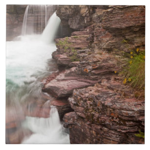 St Mary Falls im Glacier National Park in Fliese