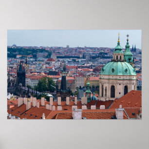 St. Nikolaus Kirche und Dächer von Prag Poster