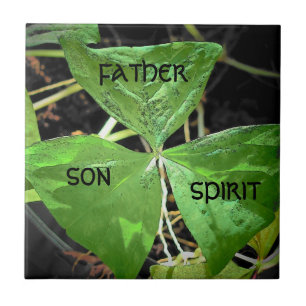 St Patrick benutzte ein Kleeblatt Fliese