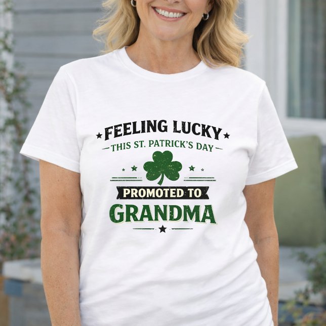 St. Patrick’s Day Baby Announcement Gift T-Shirt (St. Patrick’s Day Baby Announcement Gift T-Shirt )