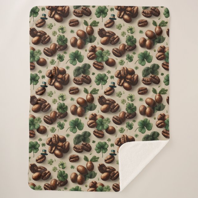St. Patrick’s Day Coffee & Shamrock Pattern Sherpadecke (Vorderseite)