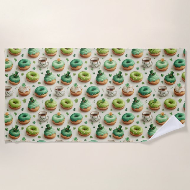St. Patrick’s Day Donuts und Kaffee Wasserfarbe Strandtuch (Vorderseite)