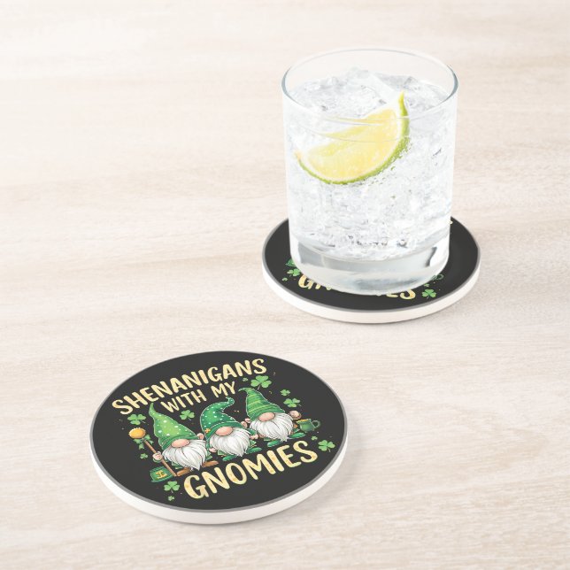 St Patrick’s Day Glückskleeblatt-Gnom  Getränkeuntersetzer (Seite)