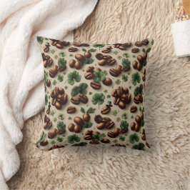 St. Patrick’s Day Kaffee & Shamrock-Muster Kissen