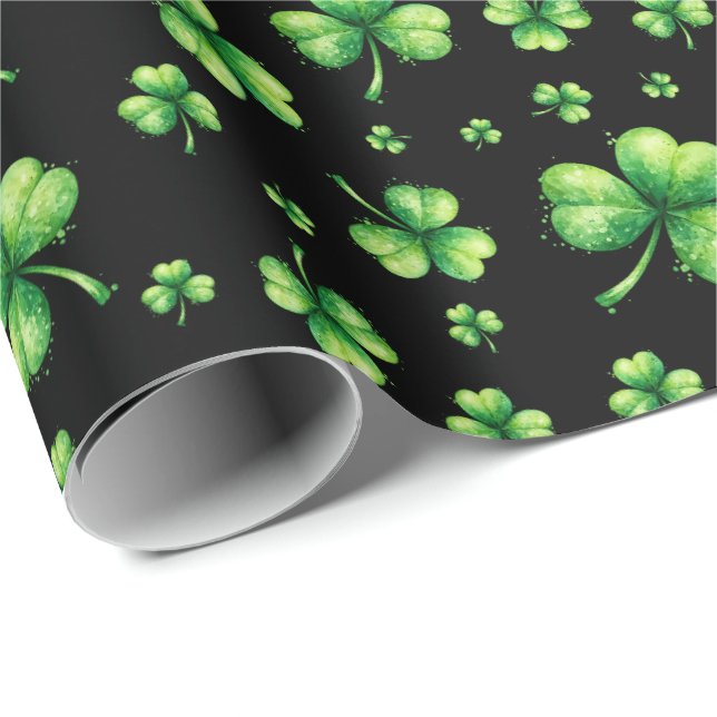 St. Patrick’s Day Wasserfarbe Shamrock auf Schwarz Geschenkpapier (Rolleneckpunkt)