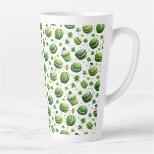 St. Patrick’s Day-Wasserfarben-Macaron und Kleebla Milchtasse