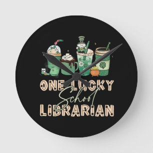 St. Patrick Tag Glückliche Bibliothekarin Runde Wanduhr