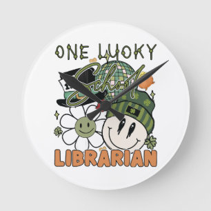 St. Patrick Tag Glücklicher Bibliothekar Runde Wanduhr