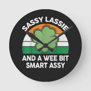 St. Patrick Tag Sassy Lassie Lustiger Shamrock Iri Runde Wanduhr