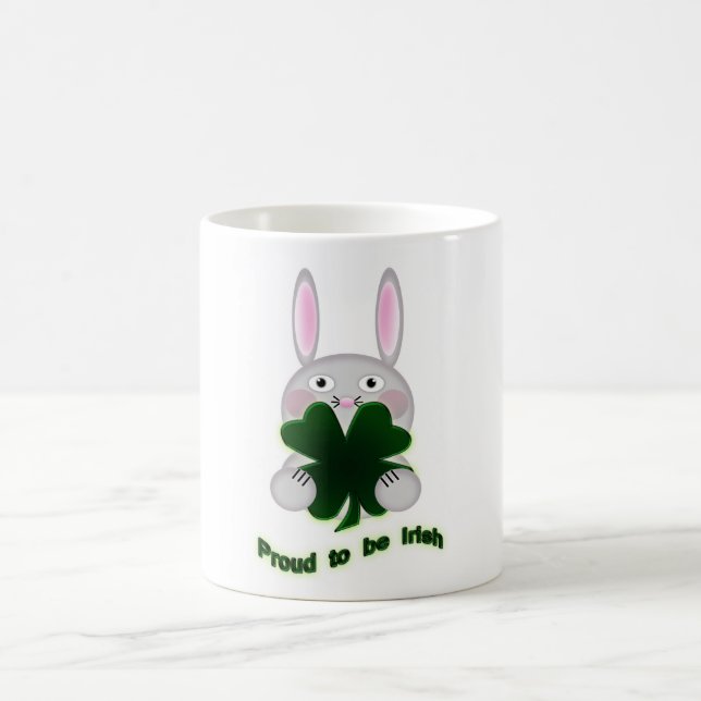 St. Patricks Bunny Proud zu irischem Kleeblatt Kaffeetasse (Mittel)