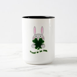 St. Patricks Bunny Proud zu irischem Kleeblatt Zweifarbige Tasse