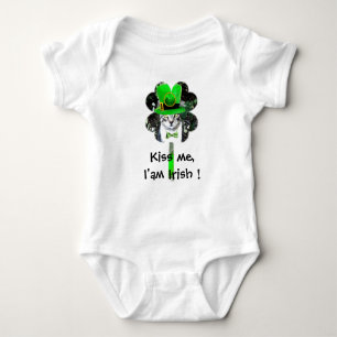ST PATRICK'S DAKAT MIT GRÜNEM KLEBER BABY STRAMPLER