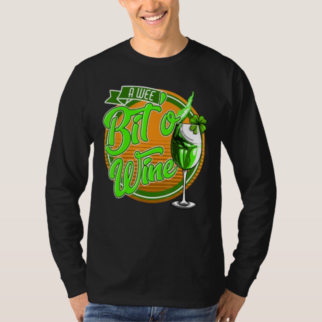 St Patrick's Day A Wee Bit O' Wine Funny Mom Women T-Shirt (Vorderseite)