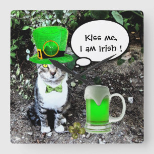 ST PATRICK'S DAY CAT WITH GREEN IRISH BEER QUADRATISCHE WANDUHR