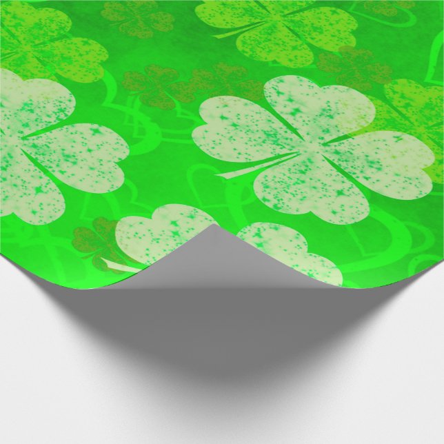 St Patrick's Day Clovers and Hearts Geschenkpapier (Ecke)