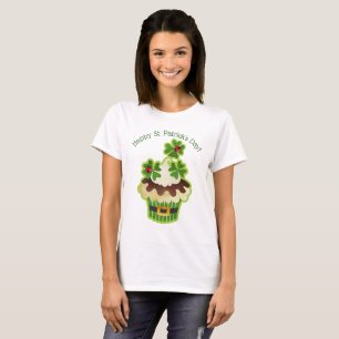 St. Patrick's Day Cupcake mit Kleeblättern und Mar T-Shirt
