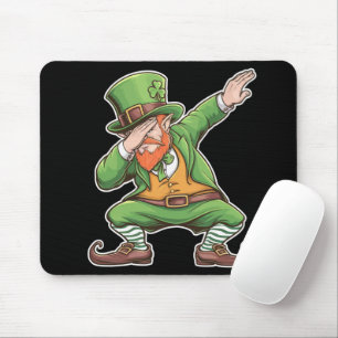 St Patricks Day Dab Dabbing Kobold in Grün Mousepad