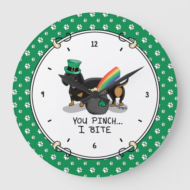 St. Patrick's Day Dackel (schwarz & tan) Große Wanduhr (Vorderseite)