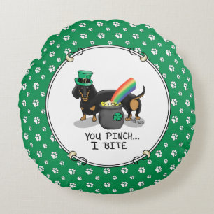St. Patrick's Day Dackel (schwarz & tan) Rundes Kissen