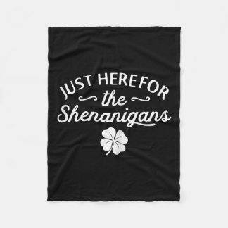 St Patricks Day direkt vor der Shenanigans-Woman Fleecedecke