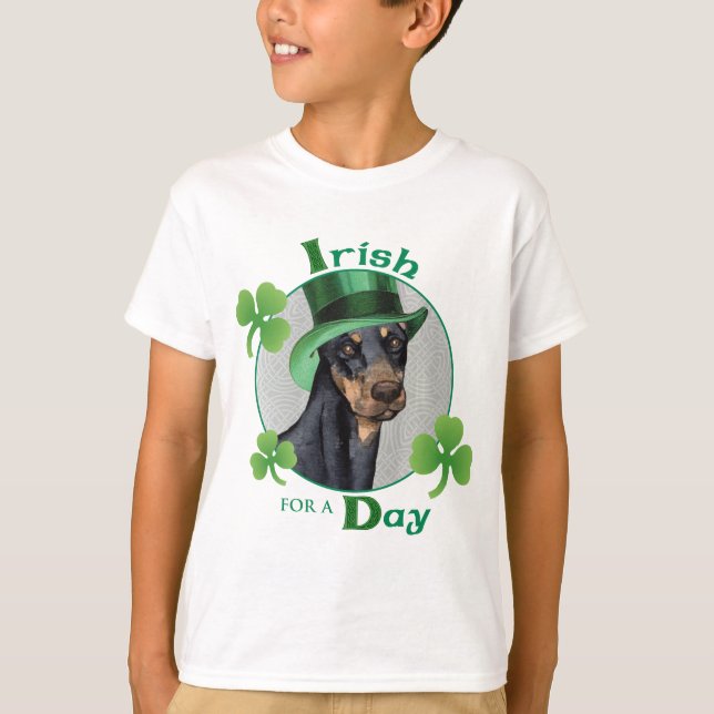 St. Patrick's Day Doberman Pinscher T-Shirt (Vorderseite)